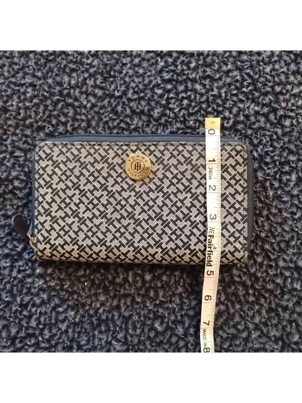 Tommy Hilfiger Full Zip Around Wallet features credit card slots
